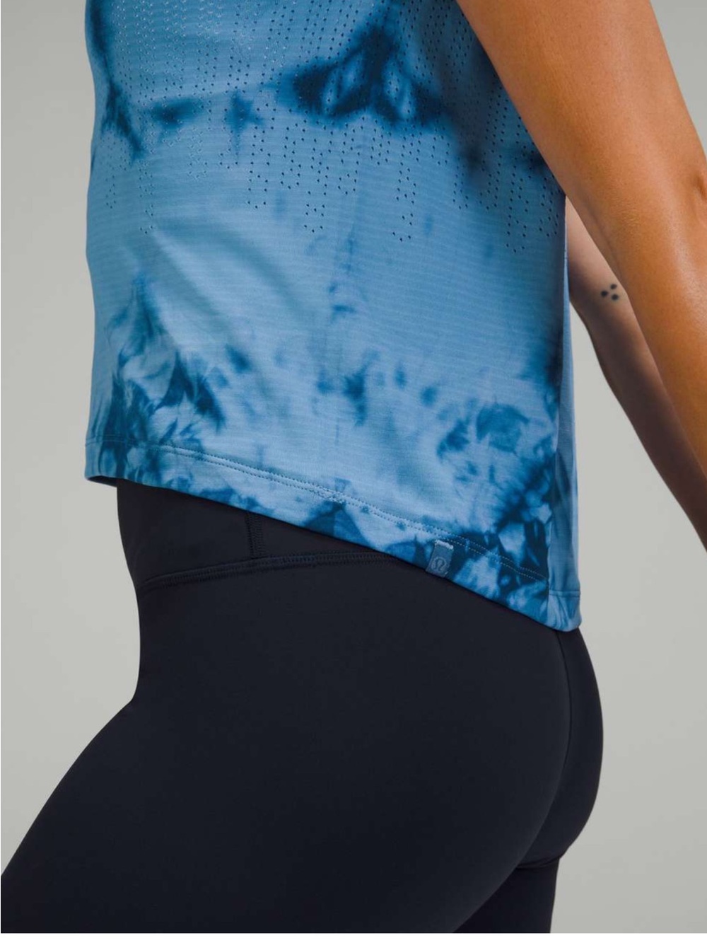 Lululemon Train to Be Short Sleeve Shirt *Marble Dye
Rain Stripe Marble Dye Comm - Picture 3 of 9